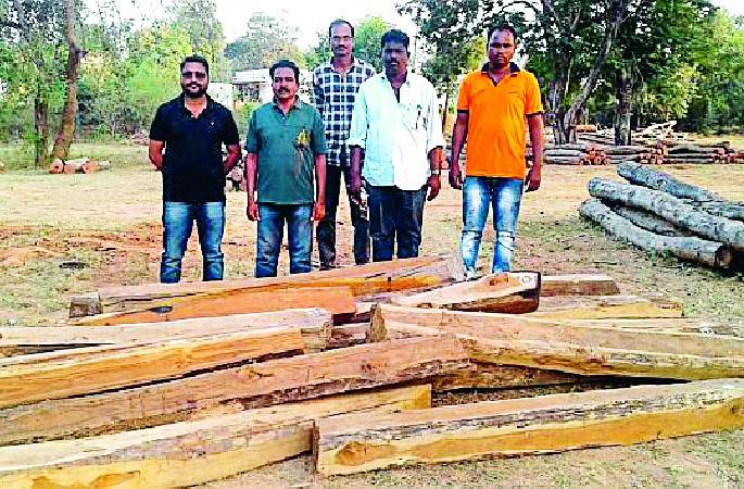 70 thousand sewage papers were seized | ७० हजारांच्या सागवानी पाट्या जप्त