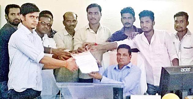 Shivsainik Aggressive against Bharayamamana | भारनियमनाविरोधात शिवसैनिक आक्रमक Shivsainik Aggressive against Bharayamamana | भारनियमनाविरोधात शिवसैनिक आक्रमक