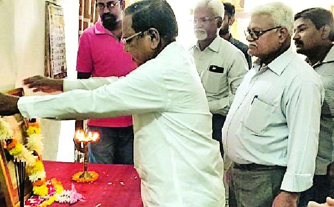 The legacy of Babuji is running 'Lokmat' | बाबूजींचा वारसा ‘लोकमत’ चालवत आहे The legacy of Babuji is running 'Lokmat' | बाबूजींचा वारसा ‘लोकमत’ चालवत आहे