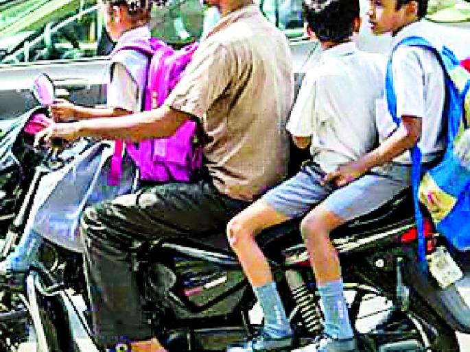 Violation of the traffic rules in the city | शहरात वाहतुकीच्या नियमांचे उल्लंघन Violation of the traffic rules in the city | शहरात वाहतुकीच्या नियमांचे उल्लंघन