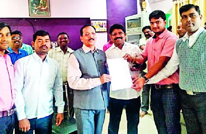 Close the Pawanpura Minerals factory | पवनपूत्र मिनरल्स कारखाना बंद करा Close the Pawanpura Minerals factory | पवनपूत्र मिनरल्स कारखाना बंद करा