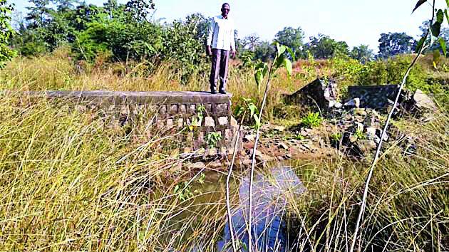 50 bunds of agriculture department are under suspension | कृषी विभागाचे ५० बंधारे भग्नावस्थेत 50 bunds of agriculture department are under suspension | कृषी विभागाचे ५० बंधारे भग्नावस्थेत