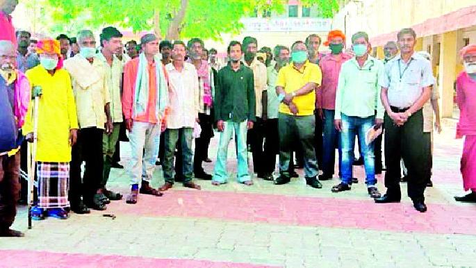Arranged 100 people in one place | एकाच जागी केली १०० जणांची व्यवस्था Arranged 100 people in one place | एकाच जागी केली १०० जणांची व्यवस्था