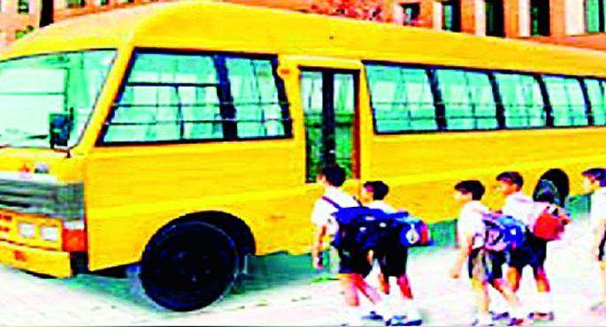 Parents, are the children on the school bus really safe? | पालकांनो, स्कूल बसमधून जाणारी मुलं खरंच आहेत का सुरक्षित ! Parents, are the children on the school bus really safe? | पालकांनो, स्कूल बसमधून जाणारी मुलं खरंच आहेत का सुरक्षित !