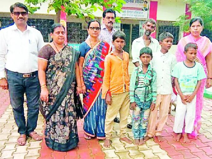 Six children were brought into the stream of education | सहा मुलांना आणले शिक्षणाच्या प्रवाहात Six children were brought into the stream of education | सहा मुलांना आणले शिक्षणाच्या प्रवाहात