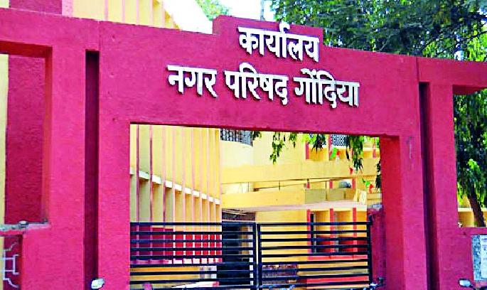 Gadhola in public rally underground underground drainage scheme | भूमिगत गटार योजनेवरुन सर्वसाधरण सभेत गदारोळ Gadhola in public rally underground underground drainage scheme | भूमिगत गटार योजनेवरुन सर्वसाधरण सभेत गदारोळ