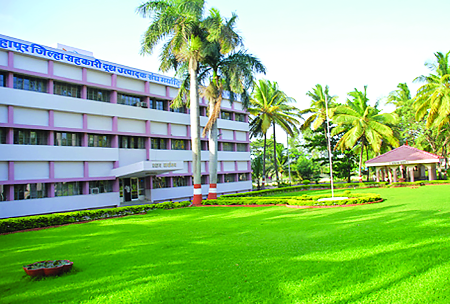 Impact on afternoon milk sales in Kolhapur city | कोल्हापूर शहरात दुपारनंतर दूध विक्रीवर परिणाम Impact on afternoon milk sales in Kolhapur city | कोल्हापूर शहरात दुपारनंतर दूध विक्रीवर परिणाम