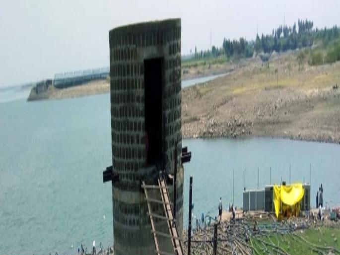 Worried! Ujani reservoir water level drops sharply: minus 32.53 percent | चिंताजनक ! उजनी जलाशयाची पाणीपातळी झपाट्याने खालावतेय : उणे ३२.५३ टक्के