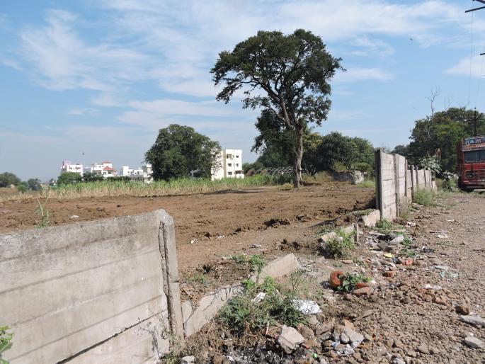 Pratapsingh farm gets half-crore compound! Soon, the work of Zilla Parishad; Public account | सातारा : प्रतापसिंह फार्मला अर्ध्या कोटींचे कंपाऊंड!, लवकरच काम सुरू : जिल्हा परिषदेचे पाऊल; लोकमतच्या वृत्ताची दखल Pratapsingh farm gets half-crore compound! Soon, the work of Zilla Parishad; Public account | सातारा : प्रतापसिंह फार्मला अर्ध्या कोटींचे कंपाऊंड!, लवकरच काम सुरू : जिल्हा परिषदेचे पाऊल; लोकमतच्या वृत्ताची दखल