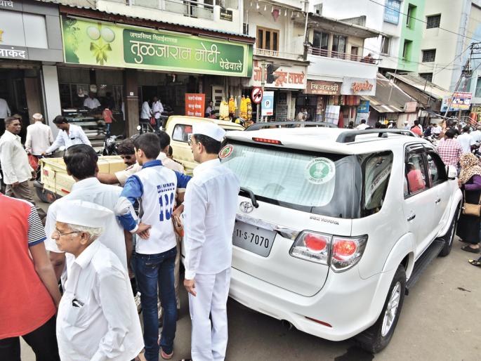 'Transparent' glass film 'Drama'! | ‘पारदर्शी’ काचेचा ‘फिल्मी’ ड्रामा ! 'Transparent' glass film 'Drama'! | ‘पारदर्शी’ काचेचा ‘फिल्मी’ ड्रामा !