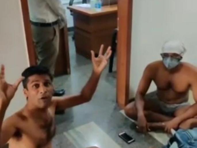 Semi-naked agitation for increased bill recovery in Nashik | नाशिकमध्ये वाढीव बिल वसुलीसाठी अर्ध नग्न आंदोलन