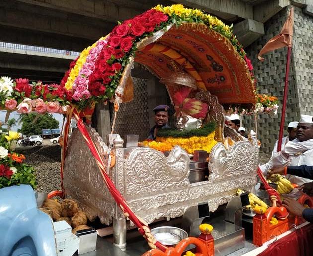 Shri Gajanan Maharaj Palkhi welcomed in Shahagad, Ankushanagar, Vadigodri. | श्री गजानन महाराज पालखीचे शहागड, अंकुशनगर, वडीगोद्रीत उत्साहात स्वागत Shri Gajanan Maharaj Palkhi welcomed in Shahagad, Ankushanagar, Vadigodri. | श्री गजानन महाराज पालखीचे शहागड, अंकुशनगर, वडीगोद्रीत उत्साहात स्वागत