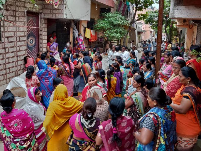 On hearing of the accident, Shankarnagar mourned | अपघाताची वार्ता कळताच शंकरनगर शोकाकुल, अनेकांना अश्रू अनावर... On hearing of the accident, Shankarnagar mourned | अपघाताची वार्ता कळताच शंकरनगर शोकाकुल, अनेकांना अश्रू अनावर...