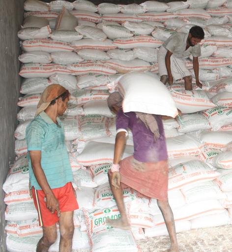 Kharif season; Seed, fertilizer samples taken by the Agriculture Department ... | खरीप हंगाम; कृषी विभागाने घेतले बियाणे, खतांचे नमुने... Kharif season; Seed, fertilizer samples taken by the Agriculture Department ... | खरीप हंगाम; कृषी विभागाने घेतले बियाणे, खतांचे नमुने...