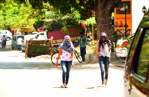 40-degree Celsius in Kolhapur | कोल्हापूरला ४० अंश सेल्सिअसचे चटके 40-degree Celsius in Kolhapur | कोल्हापूरला ४० अंश सेल्सिअसचे चटके