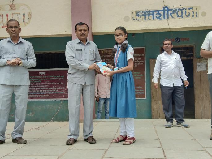 In the Secondary Scholarship Examination, the list of the Divya Sugar Quality | माध्यमिक शिष्यवृत्ती परीक्षेत दिव्या साखरे गुणवत्ता यादीत In the Secondary Scholarship Examination, the list of the Divya Sugar Quality | माध्यमिक शिष्यवृत्ती परीक्षेत दिव्या साखरे गुणवत्ता यादीत