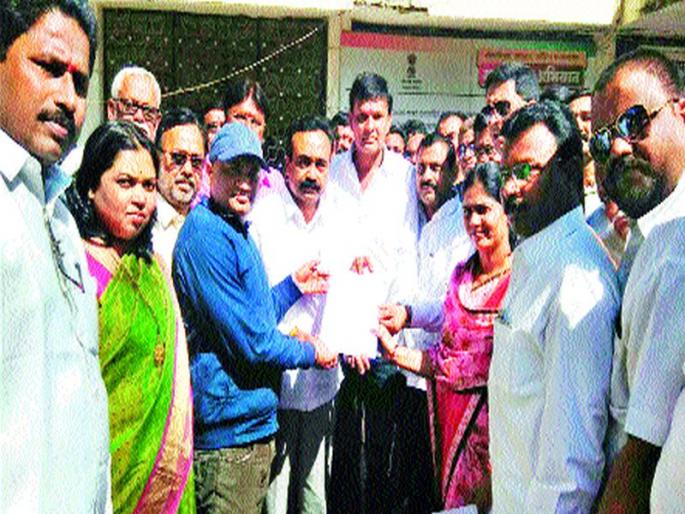 Malegaon: Opposition to Rajput society protest against Padmavat | मालेगाव : ‘पद्मावत’च्या प्रदर्शनास राजपूत समाजाचा विरोध अपर जिल्हाधिकारी कार्यालयावर मोर्चा Malegaon: Opposition to Rajput society protest against Padmavat | मालेगाव : ‘पद्मावत’च्या प्रदर्शनास राजपूत समाजाचा विरोध अपर जिल्हाधिकारी कार्यालयावर मोर्चा