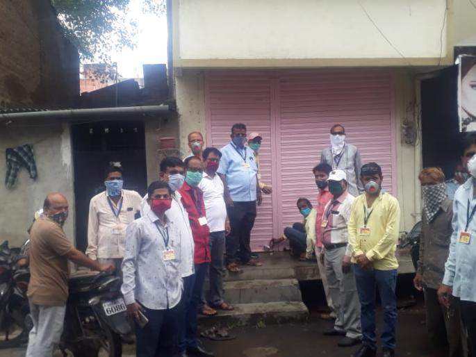 Manmad to take action against shopkeepers who break the rules | मनमाडला नियम मोडणाऱ्या दुकानदारांविरोधात कारवाई