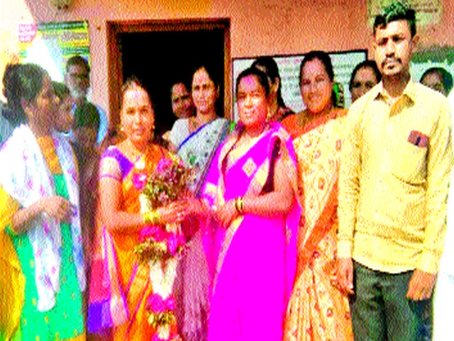 Kusum Koote is elected unopposed | उपसरपंचपदी कुसुम कुटे बिनविरोध Kusum Koote is elected unopposed | उपसरपंचपदी कुसुम कुटे बिनविरोध