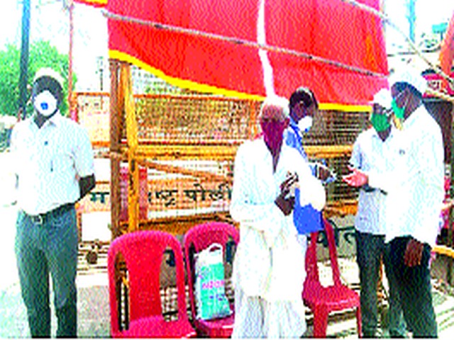 Crimes against those who do not wear masks in Chandwad | चांदवडला मास्क नसणाऱ्यांवर गुन्हे Crimes against those who do not wear masks in Chandwad | चांदवडला मास्क नसणाऱ्यांवर गुन्हे