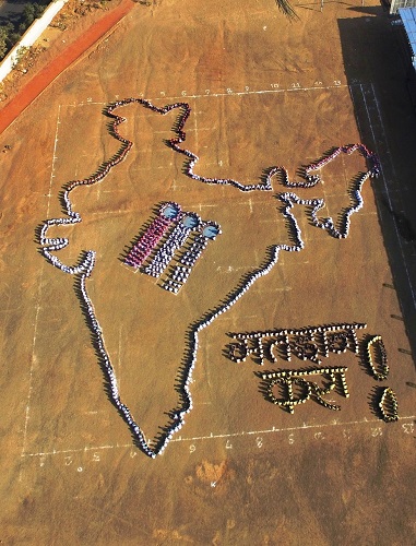 The National Voters Week in Vikram, Indian map of human images | राष्ट्रीय मतदार दिनी साताऱ्यात झाला विक्रम, मानवी प्रतिमांचा भारतीय नकाशा The National Voters Week in Vikram, Indian map of human images | राष्ट्रीय मतदार दिनी साताऱ्यात झाला विक्रम, मानवी प्रतिमांचा भारतीय नकाशा