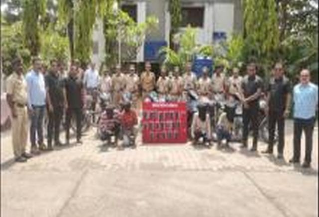 Police succeed in nabbing seven thieves | सात चोरट्यांच्या मुसक्या आवळण्यात पोलिसांना यश Police succeed in nabbing seven thieves | सात चोरट्यांच्या मुसक्या आवळण्यात पोलिसांना यश