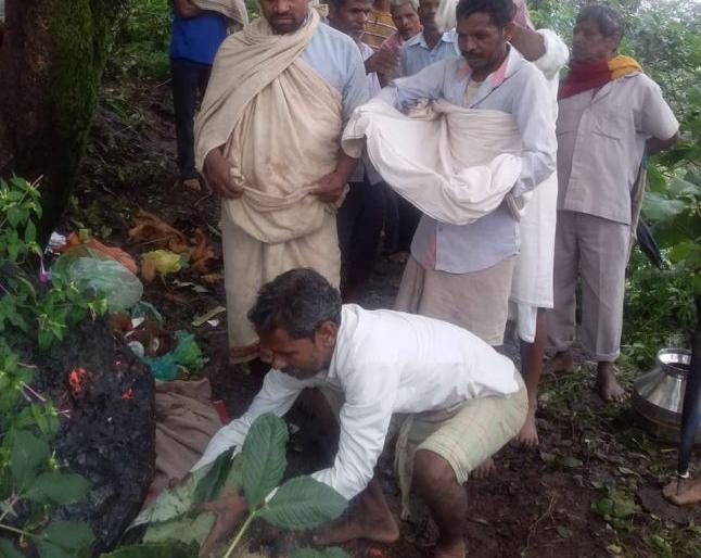 Queen Diwali congratulates for rich prosperity | मोलगीत समृद्धीसाठी राणी दिवाळीला साकडे Queen Diwali congratulates for rich prosperity | मोलगीत समृद्धीसाठी राणी दिवाळीला साकडे