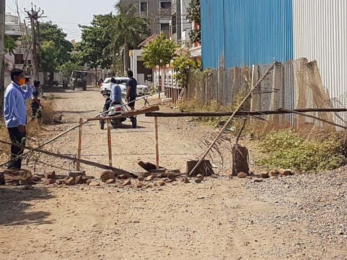 Inconvenience due to unnecessary obstructions | अनावश्यक बॅरीकेटिंगमुळे गैरसोय Inconvenience due to unnecessary obstructions | अनावश्यक बॅरीकेटिंगमुळे गैरसोय