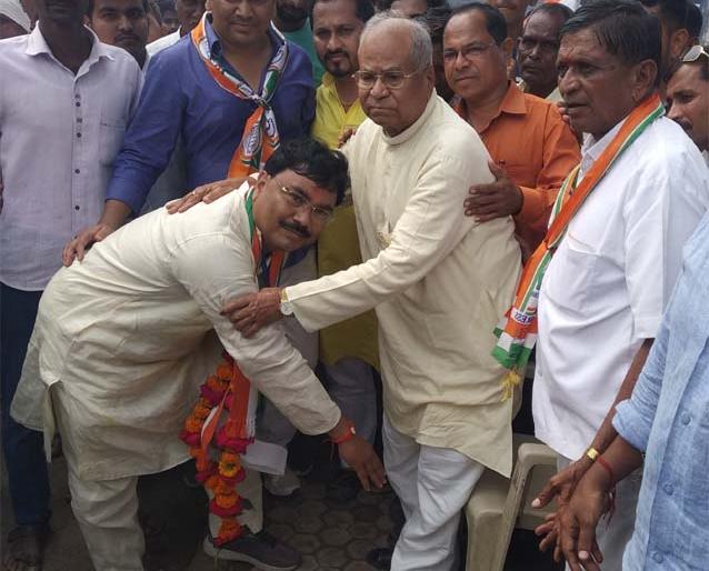 Successful authority from father to son .. | पिताकडून पूत्राकडे यशस्वी सत्तांतर..