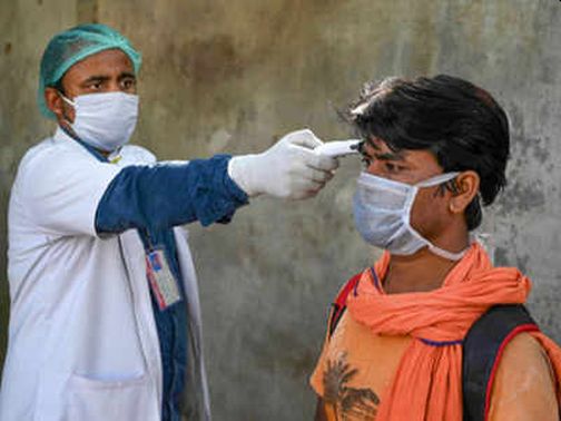 Corona inspection of passengers coming from Gujarat | गुजरातमधून येणाऱ्या प्रवाशांची होणार कोरोना तपासणी Corona inspection of passengers coming from Gujarat | गुजरातमधून येणाऱ्या प्रवाशांची होणार कोरोना तपासणी