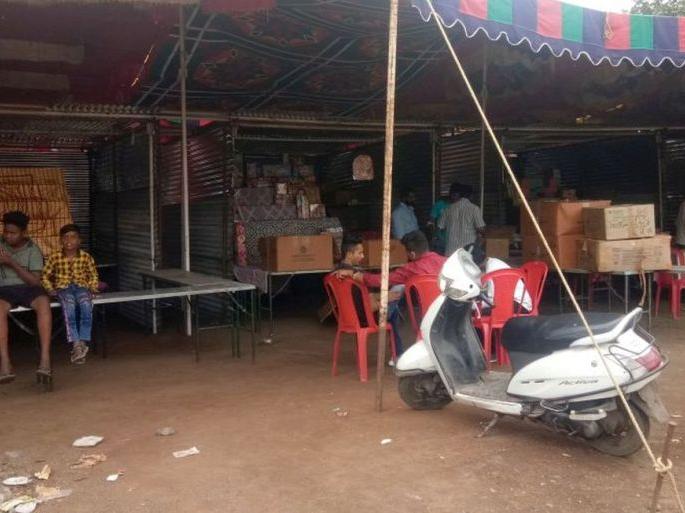 Fireworks market dew during the double day | डबल दिवाळीतही फटाके बाजार ओस