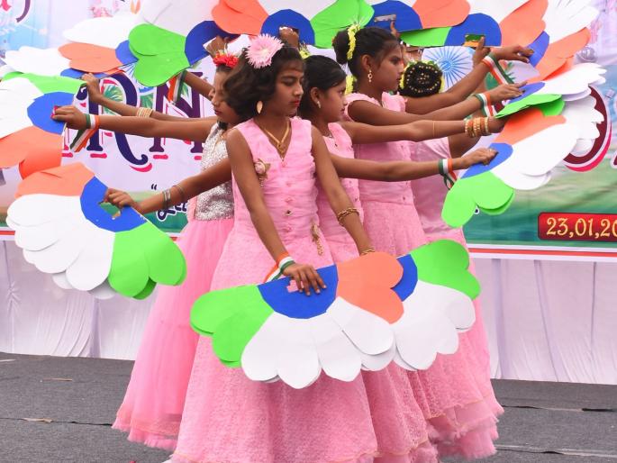 Cultural India descends into the 'Mission' premises | ‘मिशन’च्या प्रांगणात अवतरला सांस्कृतिक भारत Cultural India descends into the 'Mission' premises | ‘मिशन’च्या प्रांगणात अवतरला सांस्कृतिक भारत