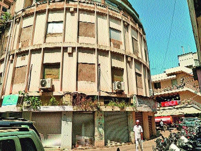 Sub-Committee constituted: According to the old contractual terms, reimbursement of renovation of municipal plots | उपसमिती गठित : तूर्त जुन्या करारनाम्यानुसारच भाडेआकारणीचा निर्णय महापालिका गाळ्यांचे फेरसर्वेक्षण Sub-Committee constituted: According to the old contractual terms, reimbursement of renovation of municipal plots | उपसमिती गठित : तूर्त जुन्या करारनाम्यानुसारच भाडेआकारणीचा निर्णय महापालिका गाळ्यांचे फेरसर्वेक्षण