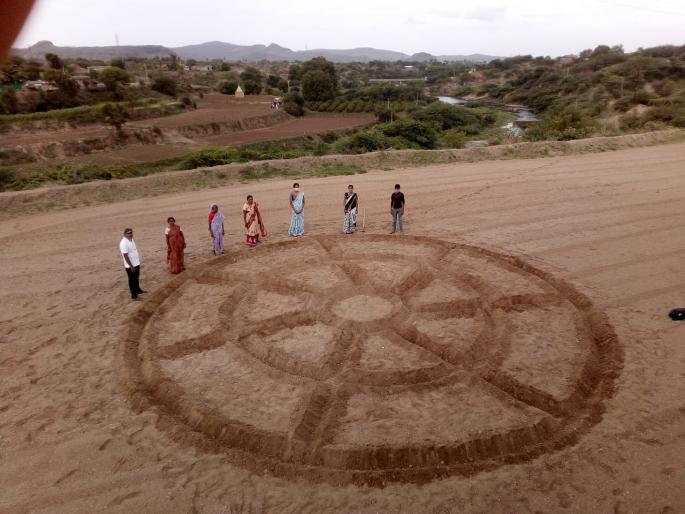 Organic kitchen garden set up by women in Sinnar taluka | सिन्नर तालुक्यात महिलांनी साकारल्या सेंद्रिय परसबाग Organic kitchen garden set up by women in Sinnar taluka | सिन्नर तालुक्यात महिलांनी साकारल्या सेंद्रिय परसबाग