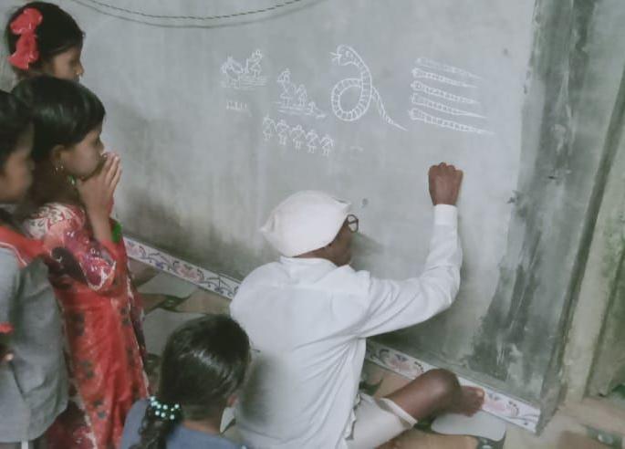 Nagpanchami is celebrated in every house with the worship of traditional snake deity | पारंपारिक नागदेवतेच्या पूजनाने घराघरात नागपंचमी साजरी Nagpanchami is celebrated in every house with the worship of traditional snake deity | पारंपारिक नागदेवतेच्या पूजनाने घराघरात नागपंचमी साजरी