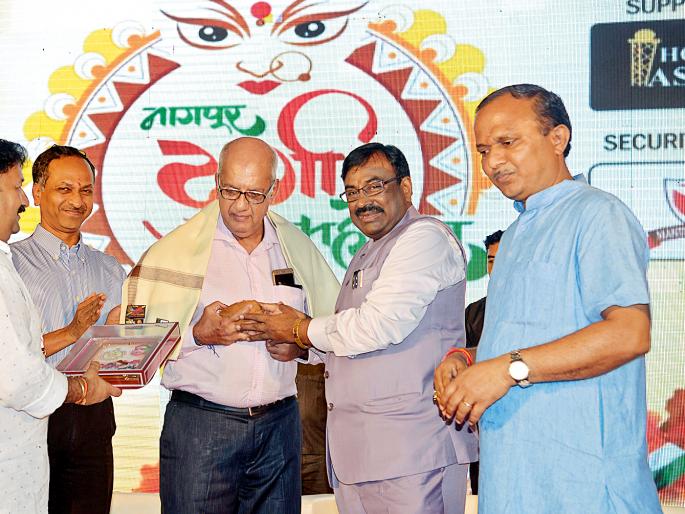 Nagpur Durgotsav is inspiring for all | नागपूर दुर्गोत्सव सर्वांसाठी प्रेरणादायी Nagpur Durgotsav is inspiring for all | नागपूर दुर्गोत्सव सर्वांसाठी प्रेरणादायी