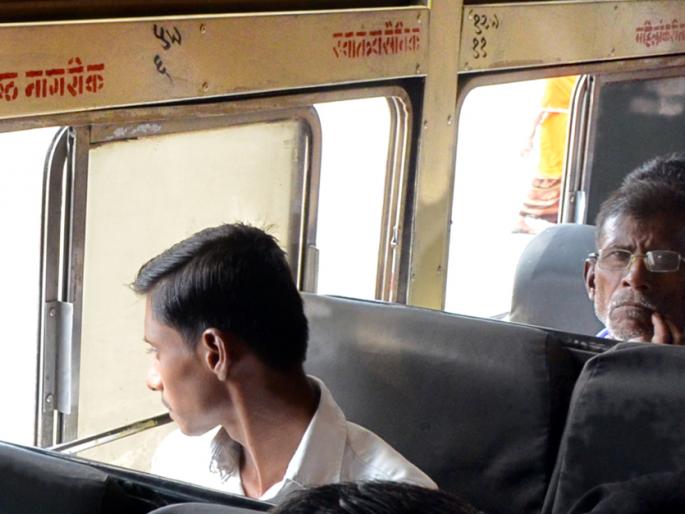 Parbhani: Reservation of seats in buses is called Navala | परभणी : बसमधील आसनांचे आरक्षण नावालाच Parbhani: Reservation of seats in buses is called Navala | परभणी : बसमधील आसनांचे आरक्षण नावालाच