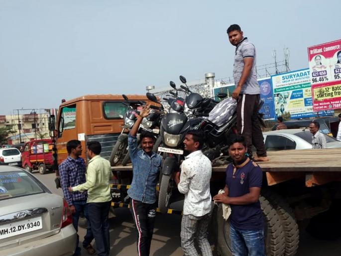 Parbhankar suffered from sudden vehicle lift | अचानक वाहने उचलण्याच्या प्रकाराने परभणीकर त्रस्त Parbhankar suffered from sudden vehicle lift | अचानक वाहने उचलण्याच्या प्रकाराने परभणीकर त्रस्त