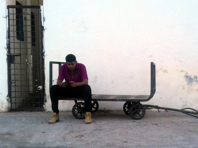 Parbhani: The taluka-level goods are closed | परभणी : तालुकास्तरीय माल वाहतूक झाली बंद Parbhani: The taluka-level goods are closed | परभणी : तालुकास्तरीय माल वाहतूक झाली बंद