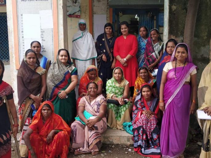 Savings group women neglect banks | बचत गटाच्या महिलांची बँकांकडून उपेक्षा Savings group women neglect banks | बचत गटाच्या महिलांची बँकांकडून उपेक्षा