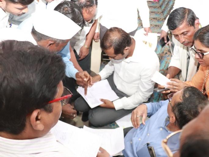 'Current' of complaints at Chalisgaon electricity consumer rally | चाळीसगावला वीज ग्राहक मेळाव्यात तक्रारींचा 'करंट' 'Current' of complaints at Chalisgaon electricity consumer rally | चाळीसगावला वीज ग्राहक मेळाव्यात तक्रारींचा 'करंट'