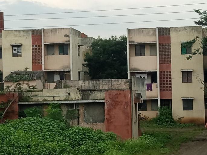 The labor supply of the workers was disrupted | कामगार वसाहतीचा वीज पुरवठा खंडित The labor supply of the workers was disrupted | कामगार वसाहतीचा वीज पुरवठा खंडित