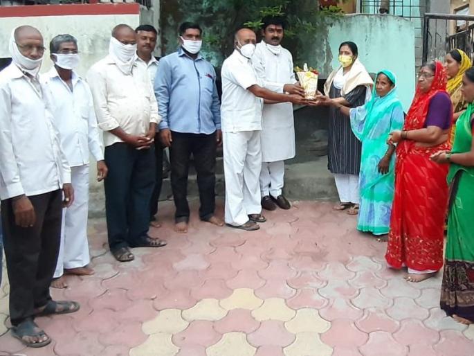 Sakegaon's daughter lost to Corona | साकेगावच्या कन्येने हरविले कोरोनाला Sakegaon's daughter lost to Corona | साकेगावच्या कन्येने हरविले कोरोनाला