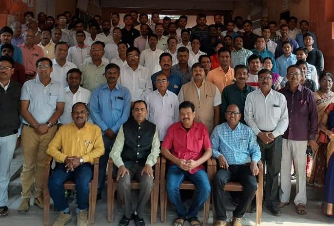 Bhusawal taluka will have a loan waiver of Rs 5 crore | रावेर येथे व्ही.एस.नाईक महाविद्यालयातील माजी विद्यार्थ्यांचा मेळावा