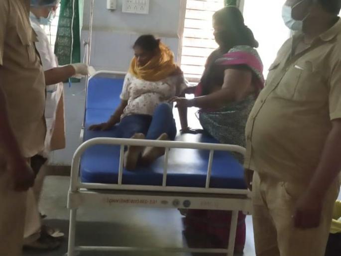 Timely help of driver-carrier to unwell pregnant women | अस्वस्थ गरोदर महिलेस चालक-वाहकाची वेळेवर मदत Timely help of driver-carrier to unwell pregnant women | अस्वस्थ गरोदर महिलेस चालक-वाहकाची वेळेवर मदत