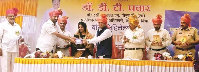 It is unfortunate that awakening: Dhananjay Mahadik | प्रबोधन करावे लागते हे दुर्दैव: धनंजय महाडिक