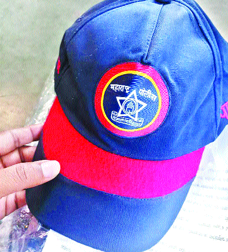 Satara police caps will appear in new flutter | साताऱ्याचे पोलीस टोपीमुळं दिसणार नव्या रुबाबात Satara police caps will appear in new flutter | साताऱ्याचे पोलीस टोपीमुळं दिसणार नव्या रुबाबात
