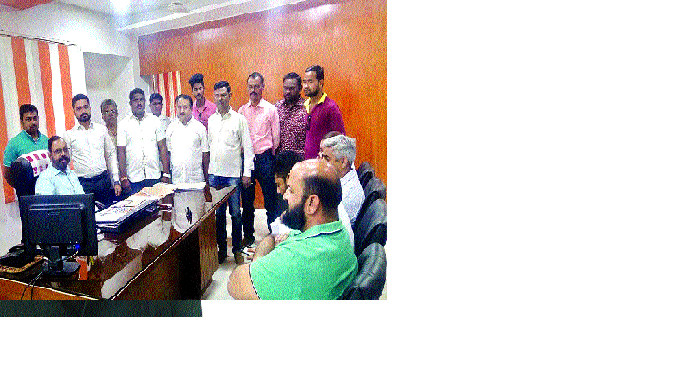 Officials shout 'toll free song' | अधिकाऱ्यांच्या कानी ‘टोलमुक्ती गीत’