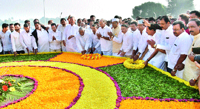 Greetings to Yashwantrao Chavan | यशवंतराव चव्हाण यांना अभिवादन  Greetings to Yashwantrao Chavan | यशवंतराव चव्हाण यांना अभिवादन