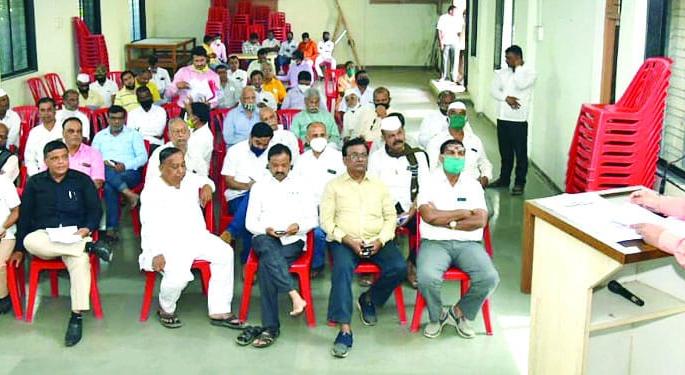 Sinnar opposes closure of merchant bank | सिन्नर व्यापारी बँक बंद करण्यास विरोध Sinnar opposes closure of merchant bank | सिन्नर व्यापारी बँक बंद करण्यास विरोध